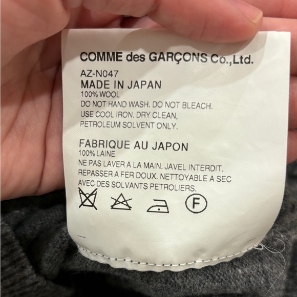 SOLD- Comme des Garcons Wool Sweater V-Neck Gold Heart CDG Play Heart Women’s XS - Picture 12 of 16